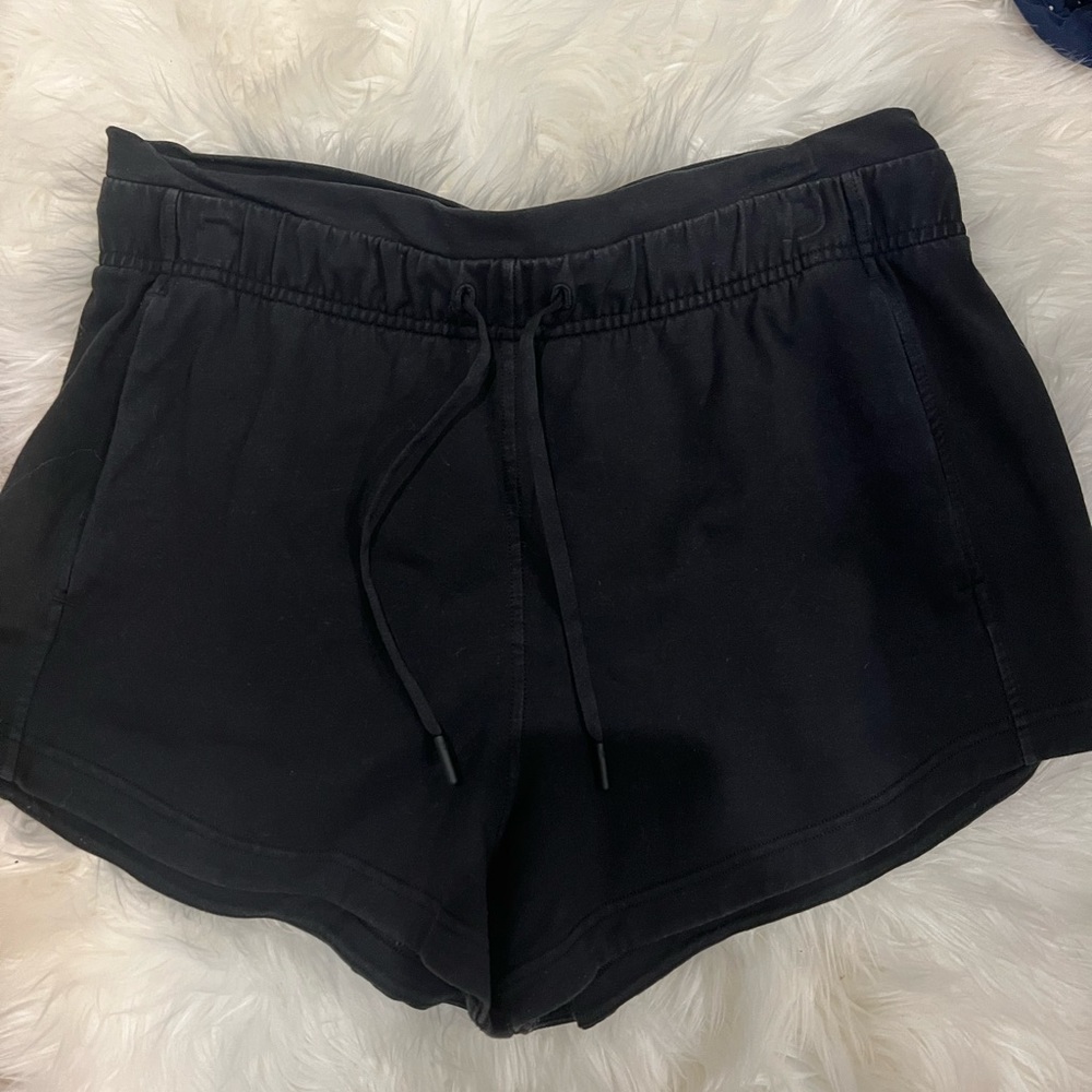 Lulu lemon drawstring shorts size 8